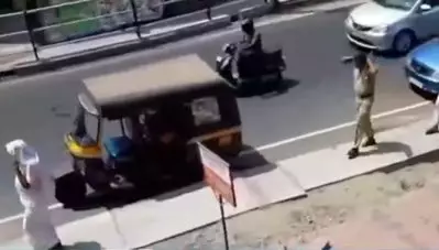 നിരോധനാജ്ഞ പ്രഖ്യാപിച്ച കോഴിക്കോട് ബിവറേജിന് മുന്നില്‍ ക്യൂ; ആലപ്പുഴയില്‍ ബാര്‍ അടച്ച് മാതൃകയായി ഉടമ