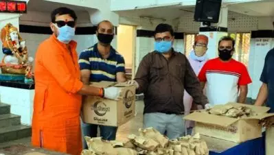 ‘ആളുകള്‍ക്ക് ഭക്ഷണ സാധനങ്ങള്‍ നല്‍കിയിട്ട് സെല്‍ഫി എടുക്കുകയോ ഫോട്ടോ എടുക്കുകയോ വേണ്ട’; നിരോധനം ഏര്‍പ്പെടുത്തി ഒരു ജില്ലാ കളക്ടര്‍