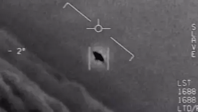 ആ അജ്ഞാത വാഹിനികളുടെ വീഡിയോകള്‍ ഔദ്യോഗികമായി പുറത്തു വിട്ട് അമേരിക്ക, അന്യഗ്രഹ ജീവികളുടെ സാന്നിധ്യമെന്ന് ഒരു കൂട്ടര്‍, എന്താണെന്ന് വ്യക്തമാവാതെ അമേരിക്ക