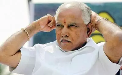 ഒരു ഭാഗത്ത് കൊവിഡ്, മറുഭാഗത്ത് ആടിയുലയുന്ന സര്‍ക്കാര്‍, സാമ്പത്തിക പ്രതിസന്ധി വേറെ; കര്‍ണാടകത്തില്‍ വെള്ളം കുടിച്ച് യെദിയൂരപ്പ