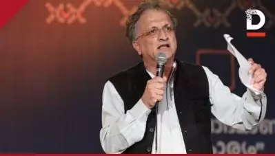 സുതാര്യതയാണ് കേരളത്തിന്റെ മുഖം, മതഭ്രാന്താണ് ​ഗുജറാത്തിന്റെ നെടുംതൂണ്; കേരളമാണ് ശരിയെന്ന് രാമചന്ദ്ര ​ഗുഹ