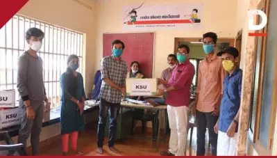 എസ്.എസ്.എല്‍.സി, +2 പരീക്ഷ എഴുതുന്ന വിദ്യാര്‍ത്ഥികള്‍ക്ക് മാസ്‌ക്കുകള്‍ എത്തിച്ച് കുന്നമംഗലം നിയോജകമണ്ഡലം കെ.എസ്.യു പ്രവര്‍ത്തകര്‍