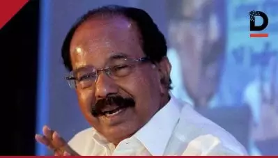 ‘കുറഞ്ഞ എണ്ണ വില ജനങ്ങള്‍ക്ക് ലഭ്യമാക്കാന്‍ കേന്ദ്രം തയ്യാറാവത്തതെന്ത്?’; ലോകത്ത് മറ്റൊരു രാജ്യവും ഇങ്ങനെ ചെയ്യുന്നില്ലെന്ന് വീരപ്പ മൊയ്‌ലി