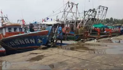 കൊവിഡ് സ്ഥിരീകരിച്ചയാള്‍ കറങ്ങി നടന്നത് രണ്ടു ദിവസം; കോഴിക്കോട് ഹാര്‍ബര്‍ കണ്ടെയ്ന്‍മെന്റ് സോണില്‍; മത്സ്യത്തൊഴിലാളികള്‍ക്കും പരിശോധന