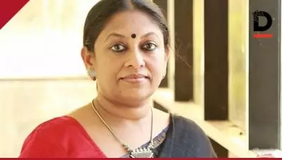 ആരാധനാലയങ്ങളിലെ നിയന്ത്രണം; ദൈവം ഉണ്ട്, ദൈവത്തിന് നീതിബോധവും മതനിരപേക്ഷതയുമുണ്ട്; കാരണം, ദൈവം അടിസ്ഥാനപരമായി ഫെമിനിസ്റ്റാണ്: കെ.ആര്‍ മീര