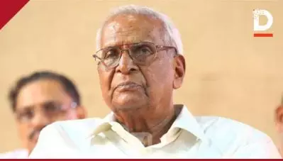 സി.പി.ഐ.എമ്മിൽ വിഭാഗീയത സൃഷ്ടിച്ചത് വി.എസ്, എതിരാളികളെന്ന് തോന്നുന്നവരോട് പ്രതികാര ബുദ്ധി; എം.എം. ലോറൻസിന്റെ ആത്മകഥ