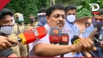 ‘ഈ ചാനലുകാരൊന്നും കാണില്ല; ഞാനേ കാണൂ നിങ്ങളുടെ കൂടെ’; മുട്ടമ്പലത്ത് പ്രതിഷേധിക്കുന്നവരെ ഭീഷണിപ്പെടുത്തി ബി.ജെ.പി കൗണ്‍സിലര്‍