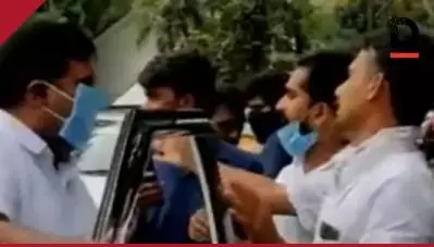 പി.സി ജോര്‍ജിനെ തിരികെ കൊണ്ട് വരാന്‍ ശ്രമമെന്നാരോപണം; രഹസ്യയോഗത്തിന് എത്തിയ ജോസഫ് വാഴയ്ക്കനെ തടഞ്ഞ് യൂത്ത് കോണ്‍ഗ്രസ്