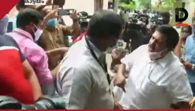 മൃതദേഹം ‘തന്റെ വീട്ടില്‍ കൊണ്ടുപോടോ’; നാട്ടുകാരോട് സംസാരിക്കാനെത്തിയ ആരോഗ്യവകുപ്പ് ഉദ്യോഗസ്ഥനോട് ആക്രോശിച്ച് ബി.ജെ.പി കൗണ്‍സിലര്‍