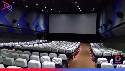 കേരളത്തില്‍ തിയേറ്ററുകള്‍ ഉടനെ തുറക്കില്ല; തീരുമാനം മുഖ്യമന്ത്രി വിളിച്ചു ചേര്‍ത്ത യോഗത്തില്‍