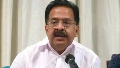ദുരിതാശ്വാസനിധിയിലേക്ക് പണം നല്‍കുന്നത് സ്വാഗതാര്‍ഹം; കൊവിഡ് പ്രതിരോധത്തിന് സര്‍ക്കാരിന് ഒപ്പം നില്‍ക്കണമെന്ന് പ്രവര്‍ത്തകരോട് ആഹ്വാനം ചെയ്ത് രമേശ് ചെന്നിത്തല