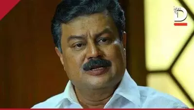 വണ്ടിച്ചെക്ക് കേസില്‍ നടന്‍ റിസബാവ കോടതിയില്‍ കീഴടങ്ങി; കോടതി പിരിയുന്നത് വരെ മുറിയില്‍ തുടരാന്‍ ജഡ്ജിയുടെ നിര്‍ദേശം