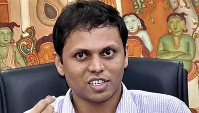 ‘അരച്ചാലും ചാലിച്ചാലും കൊറോണ പോവില്ല, കൈയ്യിലെ കാശേ പോവൂ’, വ്യാജന്‍മാരെ സൂക്ഷിക്കണമെന്ന് കോഴിക്കോട് ജില്ലാ കലക്ടര്‍