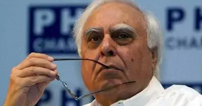 കത്തയച്ചതിന്റെ പേരില്‍ ഞങ്ങള്‍ ആക്രമിക്കപ്പെട്ടപ്പോള്‍ ഒരാളും രക്ഷക്കെത്തിയില്ല; ആഞ്ഞടിച്ച് കപില്‍ സിബല്‍