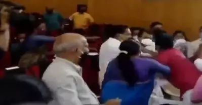 കോഴിക്കോട് നഗരസഭാ കൗണ്‍സില്‍ യോഗത്തില്‍ കയ്യാങ്കളി, തമ്മില്‍തല്ല്