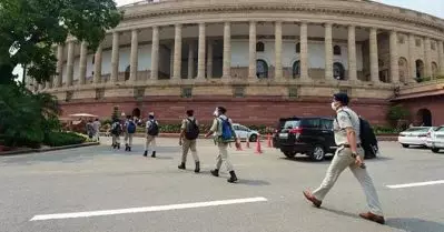 രാഷ്ട്രപതിയെ കാണാന്‍ ശ്രമിച്ചതിന് ദല്‍ഹി പൊലീസ് ഗുണ്ടകളെപ്പോലെ മര്‍ദ്ദിച്ചെന്ന് പ്രതിപക്ഷാംഗങ്ങള്‍; ബഹളം, വാക്ക് ഔട്ട്