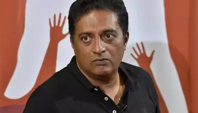 ഈ മനുഷ്യ വേട്ടയ്‌ക്കെതിരെ നമ്മളിപ്പോള്‍ ശബ്ദം ഉയര്‍ത്തിയില്ലെങ്കില്‍ ഇതോര്‍ത്ത് നമ്മള്‍ ലജ്ജിക്കും; ഉമര്‍ ഖാലിദിന് പിന്തുണയുമായി പ്രകാശ് രാജ്