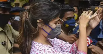 നടി റിയ ചക്രബര്‍ത്തി അറസ്റ്റില്‍