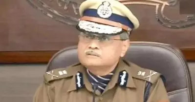 ‘പൊലീസിനു വീഴ്ച പറ്റി, കുടുംബത്തിന്റെ പരാതികള്‍ പരിഹരിക്കും’; ഹാത്രാസ് പെണ്‍കുട്ടിയുടെ കുടുംബത്തെ സന്ദര്‍ശിച്ച് യു.പി ഡി.ജി.പി