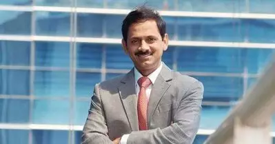 അഭിമുഖത്തിനു പോകാന്‍ 500 രൂപ യാത്രാക്കൂലി നല്‍കിയ അധ്യാപകന് 30 ലക്ഷം രൂപ മൂല്യമുള്ള ഓഹരികള്‍ നല്‍കി ഐ.ഡി.എഫ്.സി ഫസ്റ്റ് ബാങ്ക് സി.ഇ.ഒ