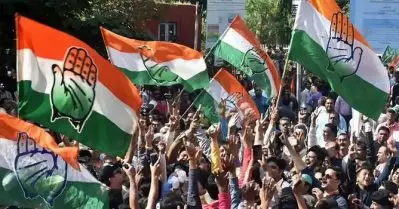 ഗോഡ്‌സെ ആരാധകനെ തിരിച്ചെടുത്തും, പാര്‍ട്ടി തീരുമാനത്തെ വിമര്‍ശിച്ച നേതാവിനെ പുറത്താക്കിയും കോണ്‍ഗ്രസ്