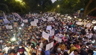 ഹാത്രാസ് പ്രക്ഷോഭം ജന്തര്‍ മന്ദറില്‍; അണിചേര്‍ന്ന് യെച്ചൂരിയും കെജ്‌രിവാളും ആസാദും സ്വര ഭാസ്‌കറും പ്രശാന്ത് ഭൂഷണും