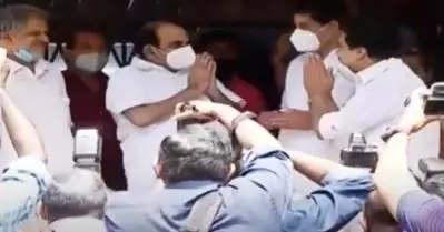 എ.കെ.ജി സെന്ററില്‍ ജോസ് കെ. മാണിക്ക് സ്വീകരണം; വാതില്‍ക്കലോളം അനുഗമിച്ച് കോടിയേരിയും വിജയരാഘവനും