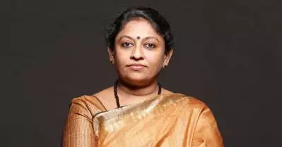 അടൂരിനെ തിരുത്താന്‍ ഞാന്‍ ആരുമല്ല, സ്ത്രീകള്‍ക്ക് എതിരെയുള്ള ലൈംഗികാതിക്രമങ്ങള്‍ മനുഷ്യത്വമില്ലായ്മയാണ്; വൈരമുത്തു പുരസ്‌കാര വിവാദത്തില്‍ കെ.ആര്‍ മീര