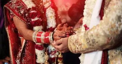 പതിനഞ്ച് വയസ്സുമുതല്‍ പെണ്‍കുട്ടികള്‍ക്ക് പ്രത്യുല്‍പ്പാദനം നടത്താന്‍ കഴിയുമല്ലോ! പിന്നെന്തിനാണ് വിവാഹപ്രായമുയര്‍ത്തുന്നതെന്ന് കോണ്‍ഗ്രസ് നേതാവ്