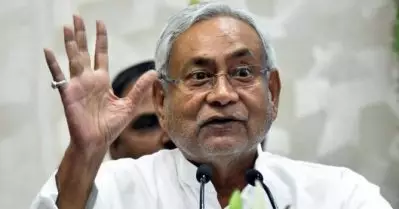 പ്ലസ് ടു പാസ്സായവര്‍ക്ക് 25000 രൂപ, ഡിഗ്രി കഴിഞ്ഞവര്‍ക്ക് 50000; വമ്പന്‍ പ്രഖ്യാപനങ്ങളുമായി നിതീഷ് കുമാര്‍