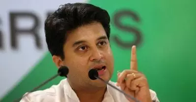 ‘വായില്‍ തോന്നിയത് വിളിച്ചു പറയുന്നതിന് മുമ്പ് ചരിത്രം പഠിക്കൂ’; കോണ്‍ഗ്രസ് നേതാവിനോട് ജ്യോതിരാദിത്യ സിന്ധ്യ