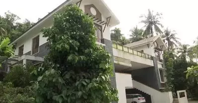കെ.എം ഷാജിയുടെ വീട് 1.6 കോടി വിലമതിക്കുന്നത്; അനുവദിച്ചതിലും കൂടുതല്‍ സ്ഥലത്ത് വീട് നിര്‍മ്മിച്ചു; നഗരസഭ ഉദ്യോഗസ്ഥര്‍ ഇ.ഡിക്ക് റിപ്പോര്‍ട്ട് നല്‍കി