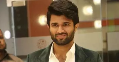 ‘അന്ന് ഞങ്ങള്‍ കേരളത്തിനൊപ്പം നിന്നു, ഇന്ന് ഞങ്ങള്‍ക്ക് വേണ്ടി നില്‍ക്കൂ’; പ്രളയത്തില്‍ മുങ്ങിയ തെലങ്കാനയ്ക്കായി സഹായമഭ്യര്‍ത്ഥിച്ച് വിജയ് ദേവരകൊണ്ട