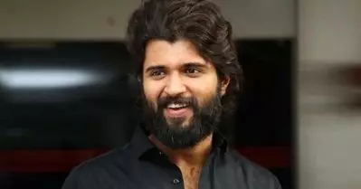 എല്ലാവരെയും വോട്ട് ചെയ്യാന്‍ അനുവദിക്കരുത്, വിമാനത്തില്‍ പൈലറ്റിനെ നിശ്ചയിക്കുന്നത് യാത്രക്കാരല്ലല്ലോ: വിജയ് ദേവരകൊണ്ട