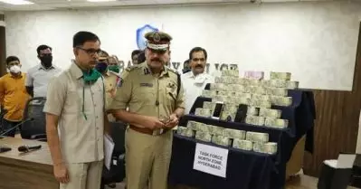 വോട്ടര്‍മാര്‍ക്ക് വിതരണം ചെയ്യാനാനായി കോടികള്‍; തെലങ്കാനയില്‍ ബി.ജെ.പി സ്ഥാനാര്‍ത്ഥിയുടെ ബന്ധുവില്‍ നിന്ന് പിടിച്ചെടുത്തത് ഒരു കോടി രൂപ