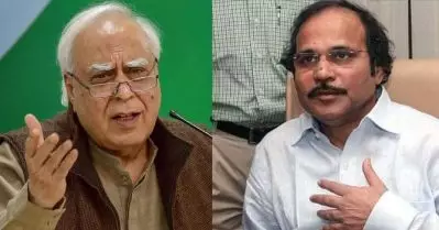 താരപ്രചാരകനല്ലാത്ത ഞാന്‍ എങ്ങനെ ബീഹാറില്‍ പോകും? ലോക്‌സഭാ കക്ഷി നേതാവിന് ഈ അടിസ്ഥാനകാര്യം പോലും അറിയില്ലേ? അധിര്‍ രഞ്ജന്‍ ചൗധരിയ്ക്ക് മറുപടിയുമായി കപില്‍ സിബല്‍
