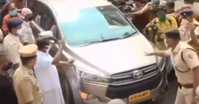 ബിനീഷിന്റെ വീടിന് മുന്‍പില്‍ എന്‍ഫോഴ്‌സ്‌മെന്റ് ഡയരക്ട്രേറ്റിന്റെ വാഹനം തടഞ്ഞ് പൊലീസ്; കുടുംബത്തിന്റെ പരാതിയില്‍ ഇ.ഡിക്ക് നോട്ടീസ്