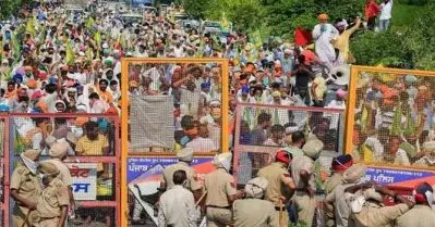‘ജയിക്കാനുറച്ചാണ് ഈ യാത്ര’; കനത്ത പൊലീസ് കാവലിനിടയിലും ‘ദല്‍ഹി ചലോ’ പുനരാരംഭിക്കാന്‍ കര്‍ഷകര്‍