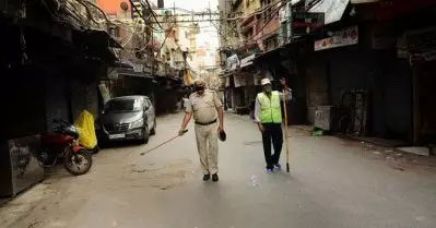 നിയന്ത്രണം കര്ശനമാക്കണം; കൊവിഡ് രണ്ടാം തരംഗമെന്ന മുന്നറിയിപ്പിന് പിന്നാലെ പുതിയ മാര്ഗനിര്ദേശം പുറപ്പെടുവിച്ച് കേന്ദ്രസര്ക്കാര്