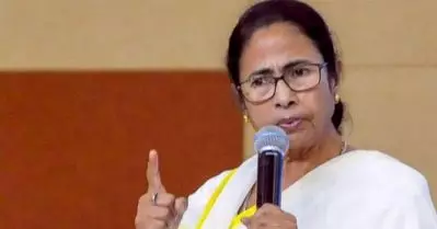 ചില തൃണമൂലുകാര്‍ അപ്പുറത്തുള്ളവരുമായി അടുപ്പത്തിലാണെന്ന് എനിക്കറിയാം; എല്ലാത്തിനും പരിഹാരമുണ്ടാക്കുമെന്ന് മമത