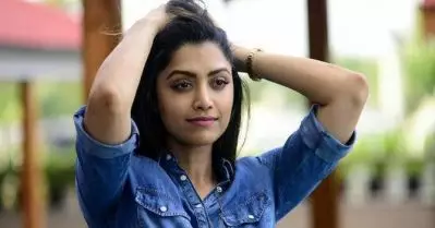 സമൂഹത്തിലേക്ക് ഇറങ്ങുമ്പോള്‍ സ്ത്രീകള്‍ ആക്രമിക്കപ്പെടുന്നുണ്ട്; എല്ലാ സ്ത്രീകളും ഇരകളാണെന്ന് പറയാന്‍ കഴിയില്ല: മംമ്ത മോഹന്‍ദാസ്