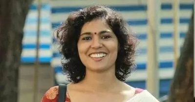 ‘ഗോ മാതാ ഫ്രൈയുമായി’ രഹ്‌ന ഫാത്തിമ; കേസ് കഴിയുന്നത് വരെ അഭിപ്രായപ്രകടനം പാടില്ലെന്ന് കോടതി; ജാമ്യം റദ്ദാക്കാതിരിക്കാന്‍ ഒരു അവസരം കൂടി