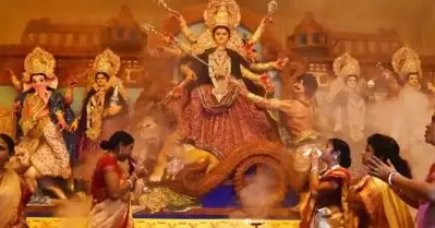 ദുര്‍ഗാ പൂജാ ആഘോഷത്തിന് നല്‍കാന്‍ പണമില്ല; ഗ്രാമത്തില്‍ ആദിവാസി കുടുംബങ്ങള്‍ക്ക് ഊരുവിലക്ക്