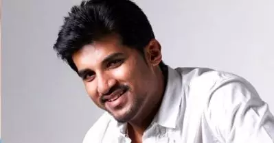 വിജയ് യേശുദാസ് സഞ്ചരിച്ചിരുന്ന കാര്‍ അപകടത്തില്‍പ്പെട്ടു
