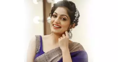 ഒരു കമന്റിന് നൂറു തെറി എന്ന രീതിയില്‍ തിരിച്ചുവന്നു, അവരുടെ പട്ടിണി മാറിക്കോട്ടെയെന്ന് ഞാനും കരുതി; അനുഭവം തുറന്നു പറഞ്ഞ് ആര്യ