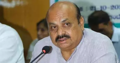 കര്‍ണ്ണാടകയില്‍ കര്‍ഷകരുടെയും ഗോമൂത്രത്തിന്റെയും നാമത്തില്‍ സത്യപ്രതിജ്ഞ ചെയ്ത് പുതിയ മന്ത്രിമാര്‍