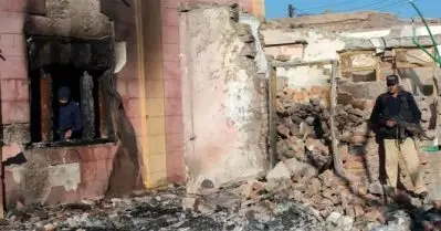 തകര്‍ക്കപ്പെട്ട ഹിന്ദു ക്ഷേത്രം ഉടന്‍ പണിയണം; ഉത്തരവിട്ട് പാക് സുപ്രീംകോടതി