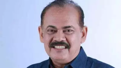 ട്വന്റി-20; രാഷ്ട്രീയത്തിലെ കോര്‍പ്പറേറ്റ് വല്‍ക്കരണത്തിന്റെ ഉദാഹരണം; വരാനിരിക്കുന്ന അപകടം രാഷ്ട്രീയപാര്‍ട്ടികള്‍ പരിശോധിക്കണമെന്ന് സെബാസ്റ്റ്യന്‍ പോള്‍