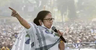 ബംഗാളില്‍ ഒന്നാംഘട്ട വോട്ടെടുപ്പ് തുടങ്ങി; വലിയ രീതിയില്‍ വോട്ട് രേഖപ്പെടുത്തണമെന്ന് ജനങ്ങളോട് മമത