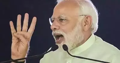 മോദിയുടെ കയ്യിലിരുപ്പ് വളച്ചൊടിക്കല്‍ മാത്രം; 20 ലക്ഷം കോടി പ്രഖ്യാപിച്ച് രണ്ടര ലക്ഷം കോടിയില്‍ ഒതുക്കും; മോദിക്കെതിരെ തിരിഞ്ഞ് സോഷ്യല്‍ മീഡിയ